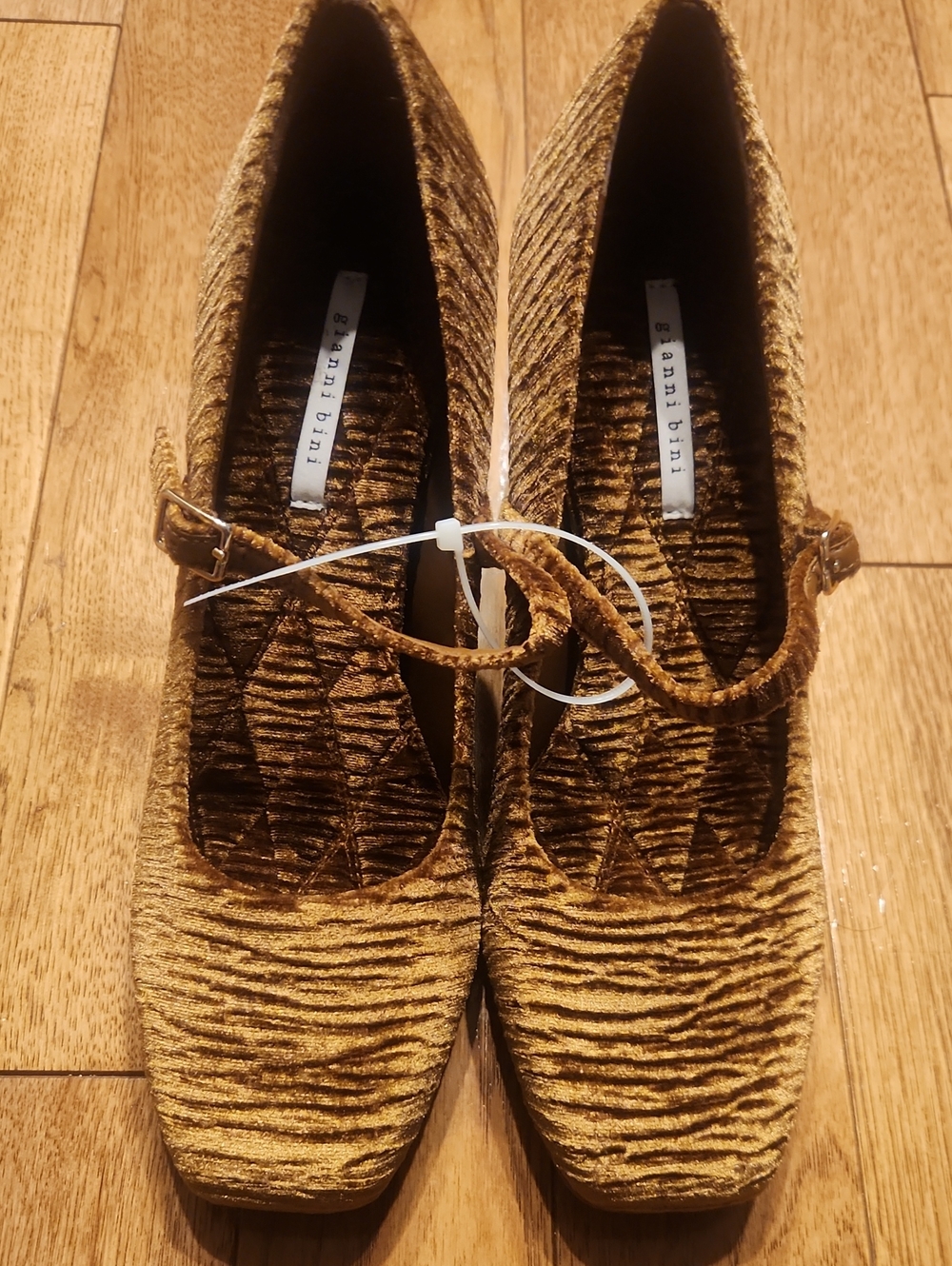 Gianni Bini Women's Gold Textured Velvet Mary Jane Loafers Size 9